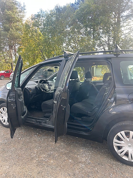 Citroen Grand C4 Picasso 27 of 30