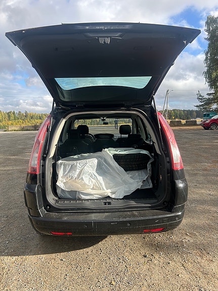 Citroen Grand C4 Picasso 29 of 30