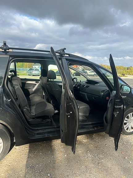 Citroen Grand C4 Picasso 28 of 30