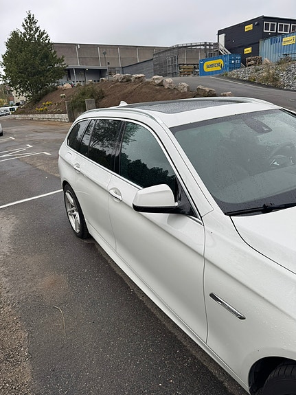 BMW 525d 2 of 30