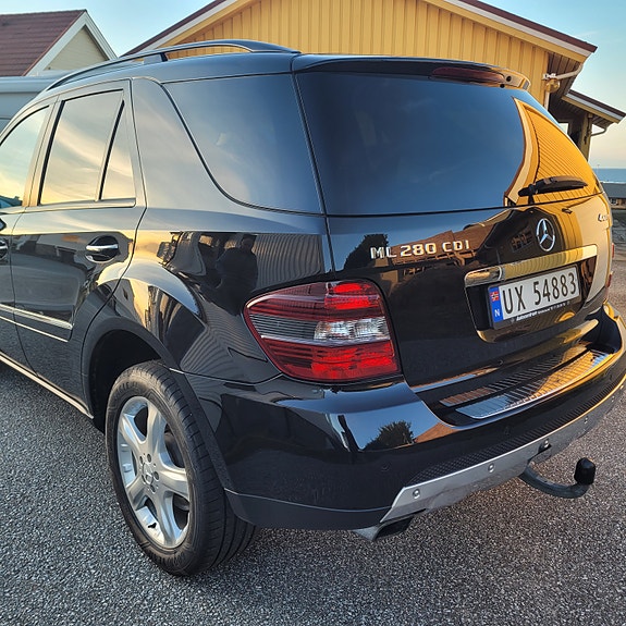Mercedes-Benz ML280 2 of 30
