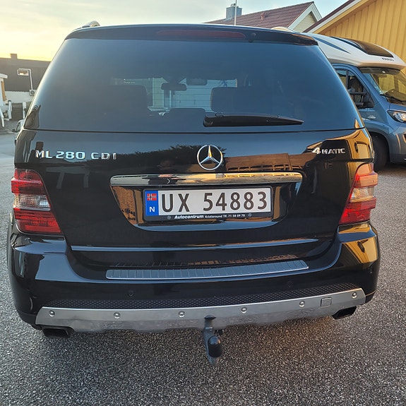 Mercedes-Benz ML280 8 of 30