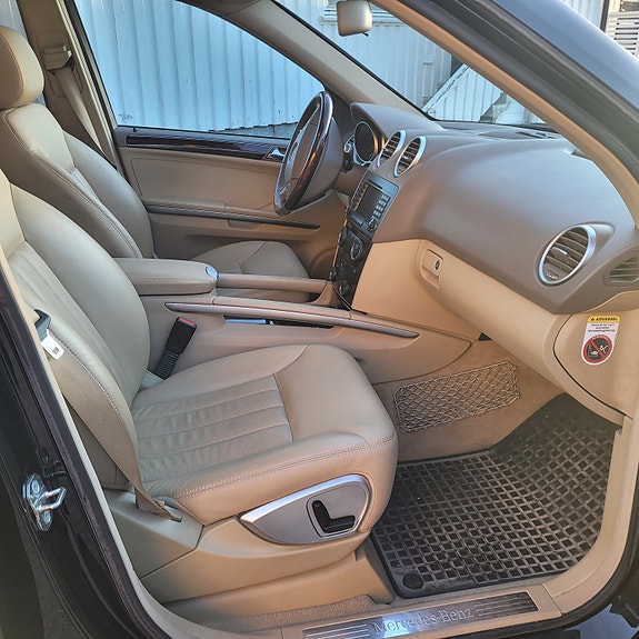 Mercedes-Benz ML280 9 of 30