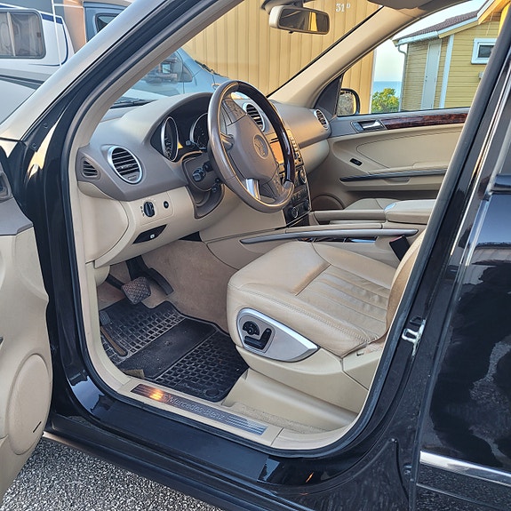 Mercedes-Benz ML280 12 of 30