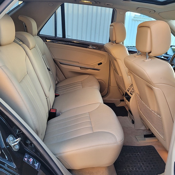 Mercedes-Benz ML280 10 of 30