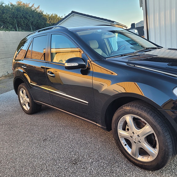 Mercedes-Benz ML280 24 of 30