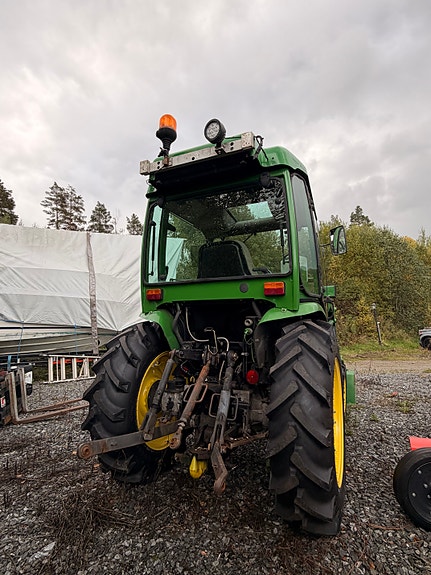 John Deere 3520 3 of 5