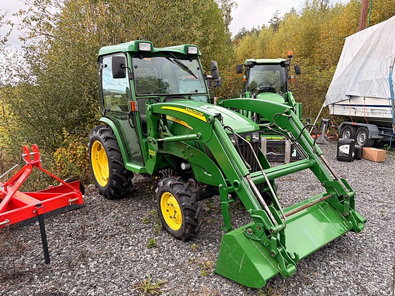 John Deere 3520 2 of 5