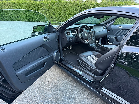 Ford Mustang 27 of 30