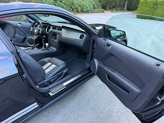 Ford Mustang 28 of 30