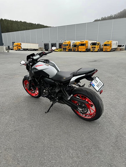 Yamaha MT-07 2 of 15