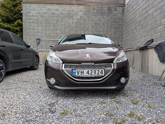 Peugeot 208 2 of 29