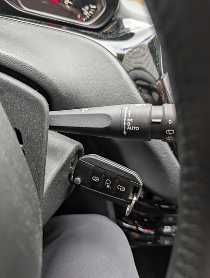 Peugeot 208 15 of 29