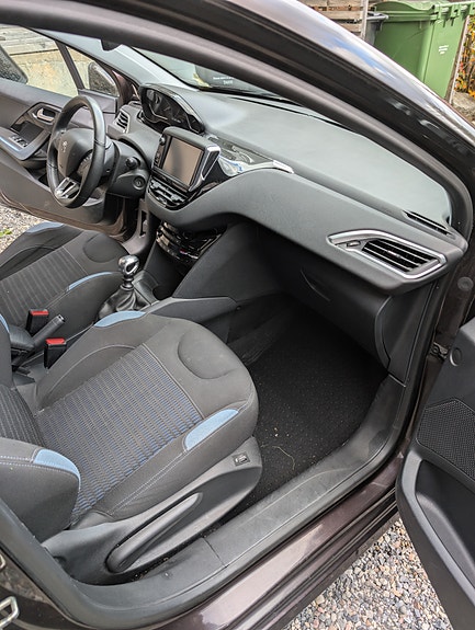 Peugeot 208 10 of 29