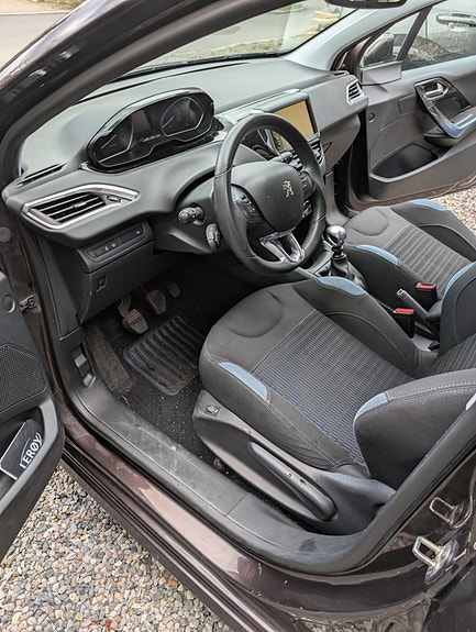 Peugeot 208 8 of 29