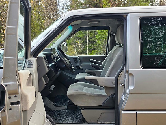 Volkswagen Caravelle 21 of 30
