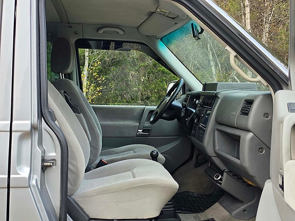 Volkswagen Caravelle 22 of 30