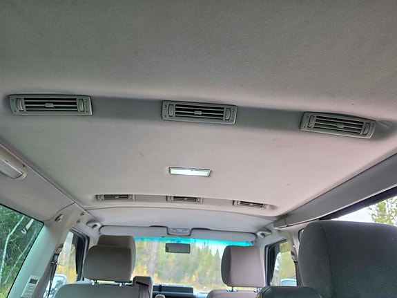 Volkswagen Caravelle 26 of 30