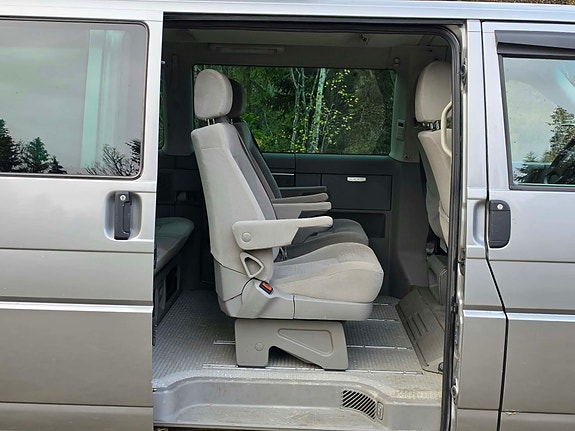 Volkswagen Caravelle 13 of 30
