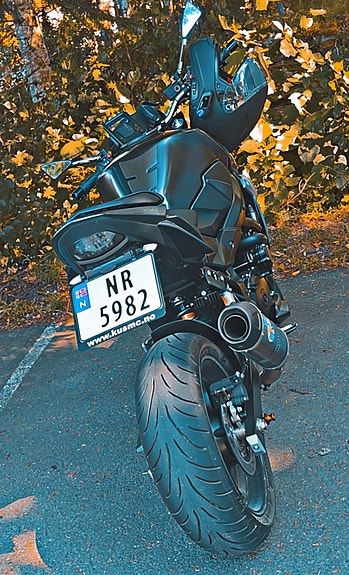 Suzuki GSR 750A Fighter 9 of 30