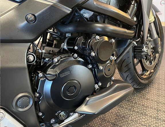 Suzuki GSR 750A Fighter 18 of 30