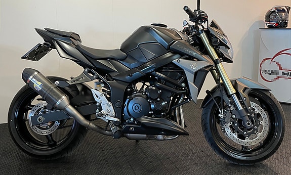 Suzuki GSR 750A Fighter 7 of 30