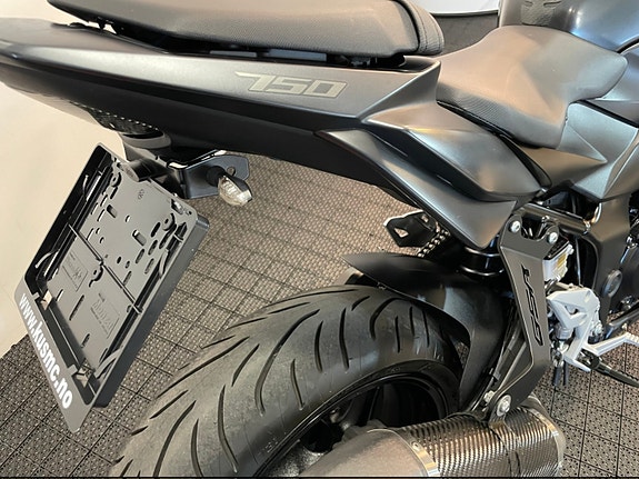 Suzuki GSR 750A Fighter 11 of 30