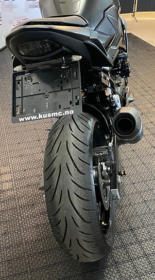 Suzuki GSR 750A Fighter 10 of 30