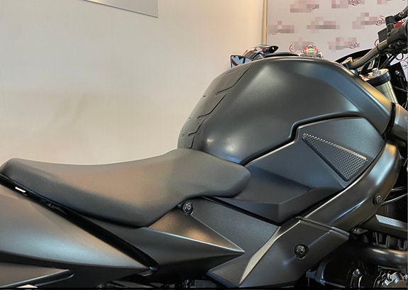 Suzuki GSR 750A Fighter 13 of 30