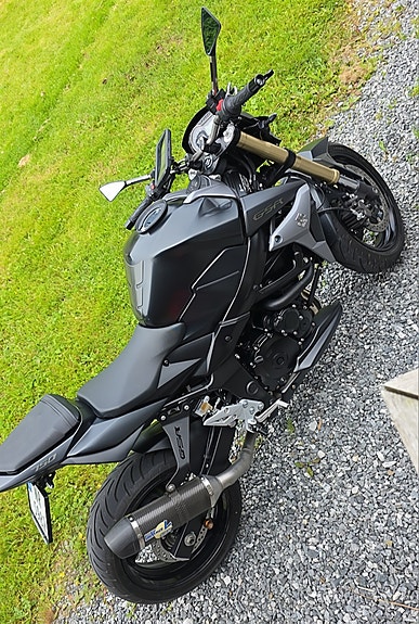 Suzuki GSR 750A Fighter 3 of 30