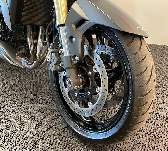Suzuki GSR 750A Fighter 29 of 30