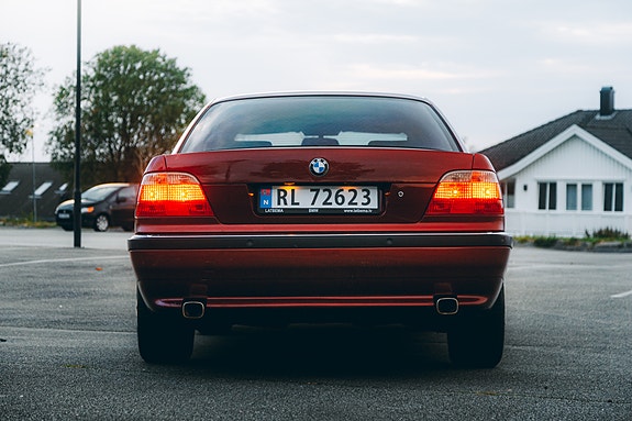 BMW 730i 12 of 30