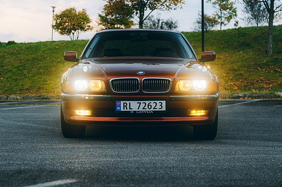 BMW 730i 5 of 30