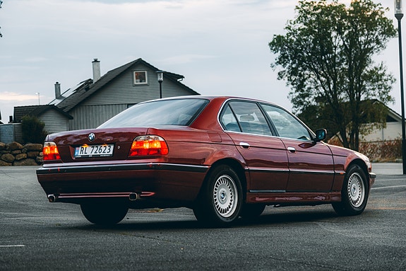 BMW 730i 13 of 30
