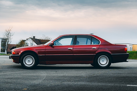 BMW 730i 9 of 30