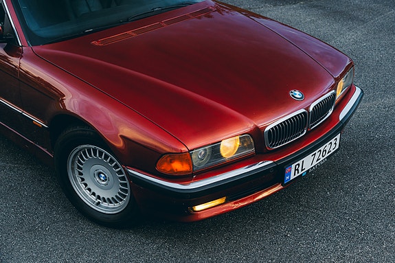 BMW 730i 4 of 30