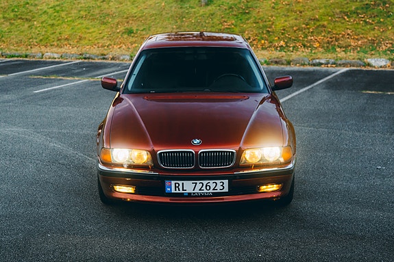 BMW 730i 6 of 30