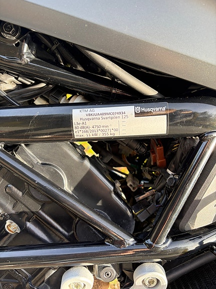 Husqvarna Svartpilen 125 15 of 30