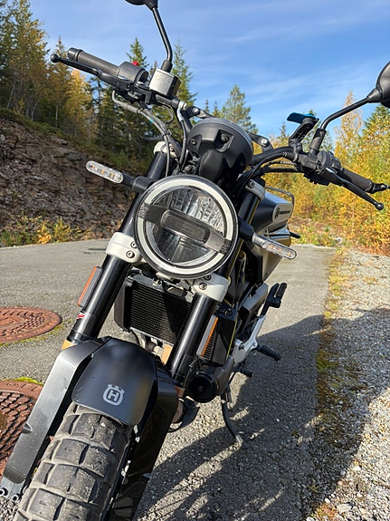 Husqvarna Svartpilen 125 24 of 30