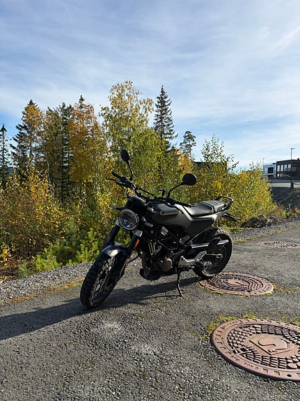 Husqvarna Svartpilen 125 3 of 30