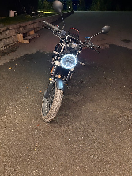 Husqvarna Svartpilen 125 29 of 30