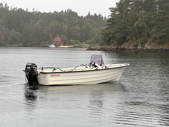 Øien 530F m/ Mercury 40 hk & teinehaler – klar for hummerfiske! 3 of 13