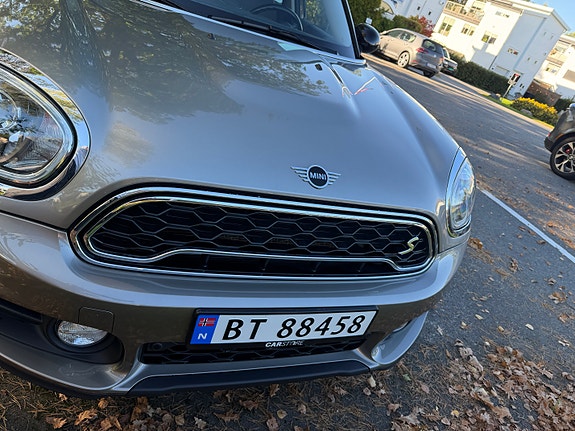 MINI Countryman Cooper SE 2 of 17