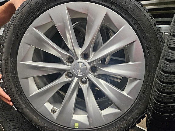 Tesla Model S 7 of 14