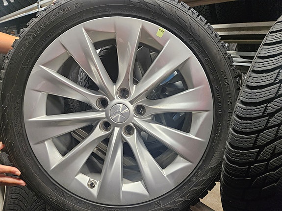 Tesla Model S 4 of 14