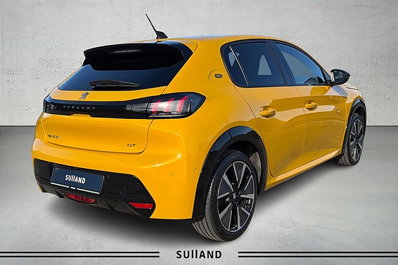 Peugeot e-208 8 of 24