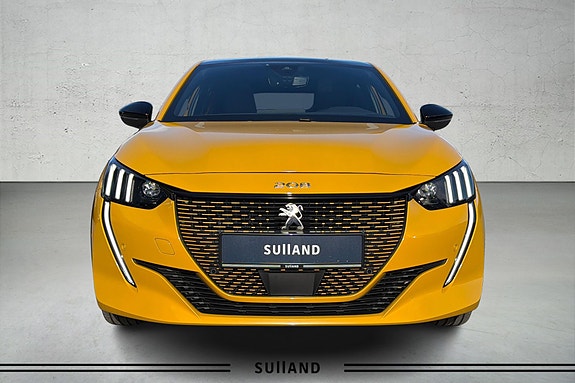 Peugeot e-208 2 of 24