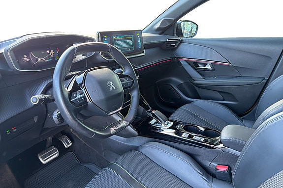 Peugeot e-208 10 of 24