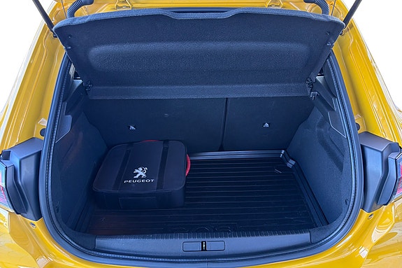 Peugeot e-208 23 of 24