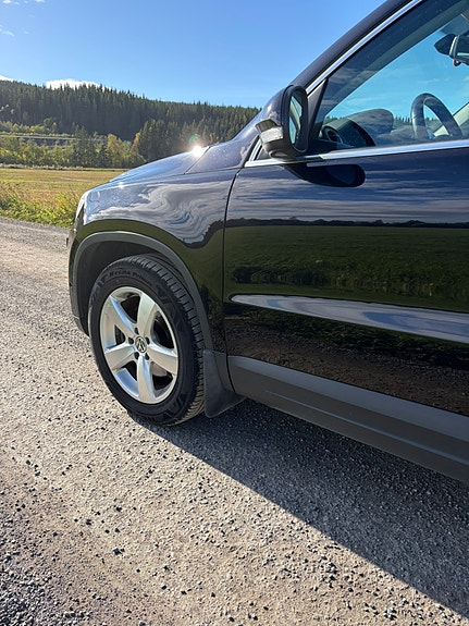 Volkswagen Tiguan 3 of 30